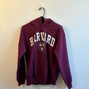 Harvard University unisex maroon sweater